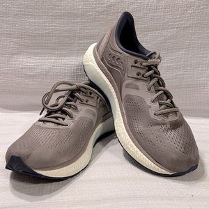 Saucony hurricane 23 women running shoes Zinc/Midnight size 10 color